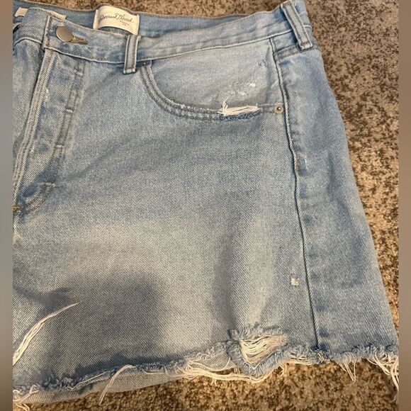 Universal Thread Mid Rise 90’s Baggy Jean Shorts 14 - Picture 3 of 7